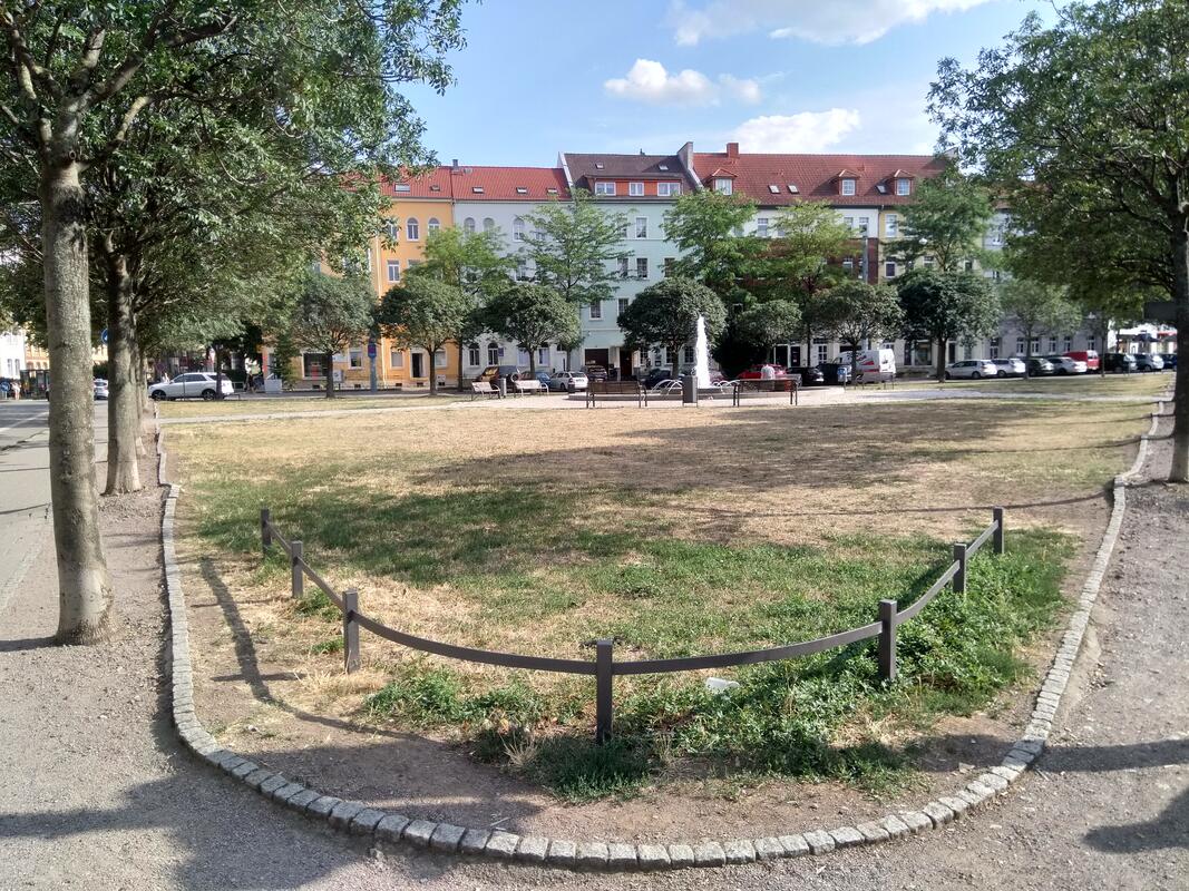 Der verdorrte Leipziger Platz mit Springbrunnen in 2018 (Bild: Guido Spohr)